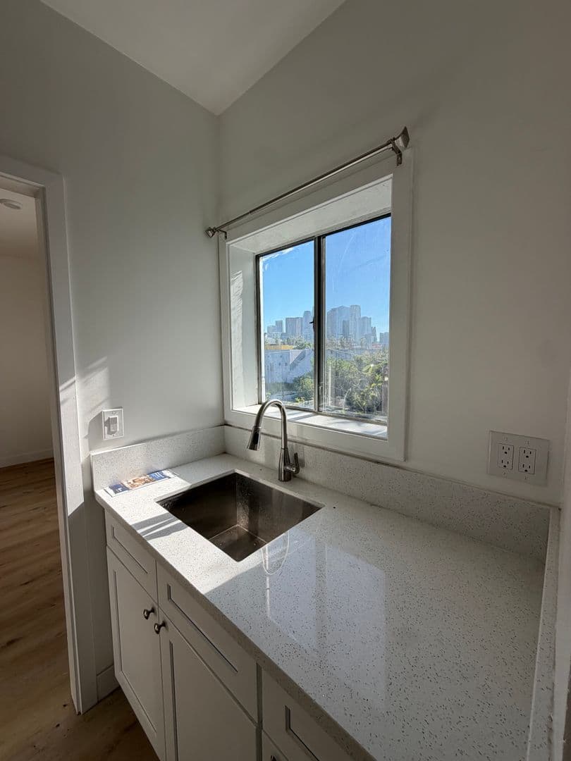Los Angeles Apartment: 1663 W. 11th Place