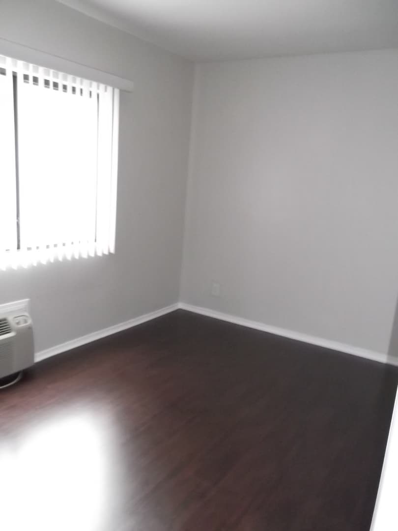 Los Angeles Apartment: 1115-1129 W. 30th Street