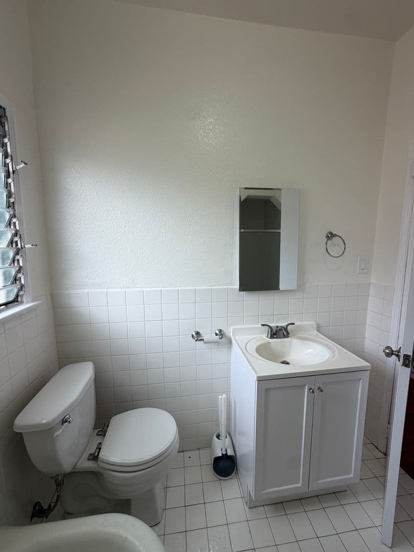 Los Angeles Apartment: 4269 Garthwaite Ave.