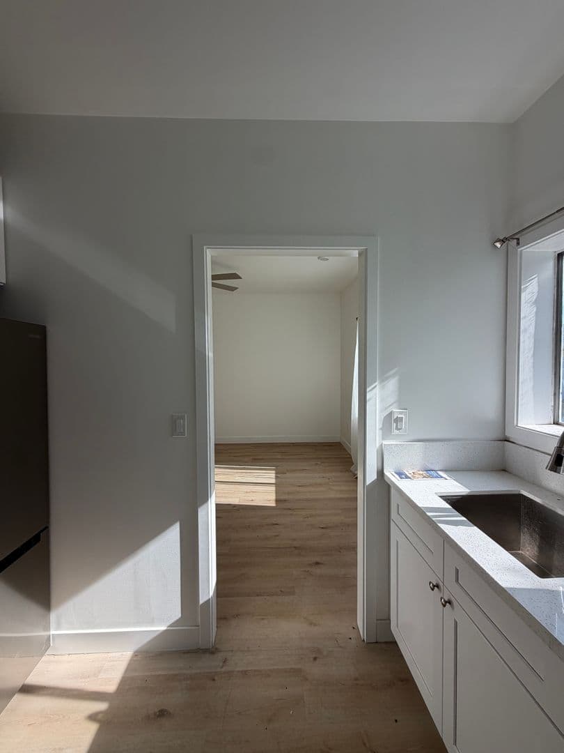Los Angeles Apartment: 1663 W. 11th Place