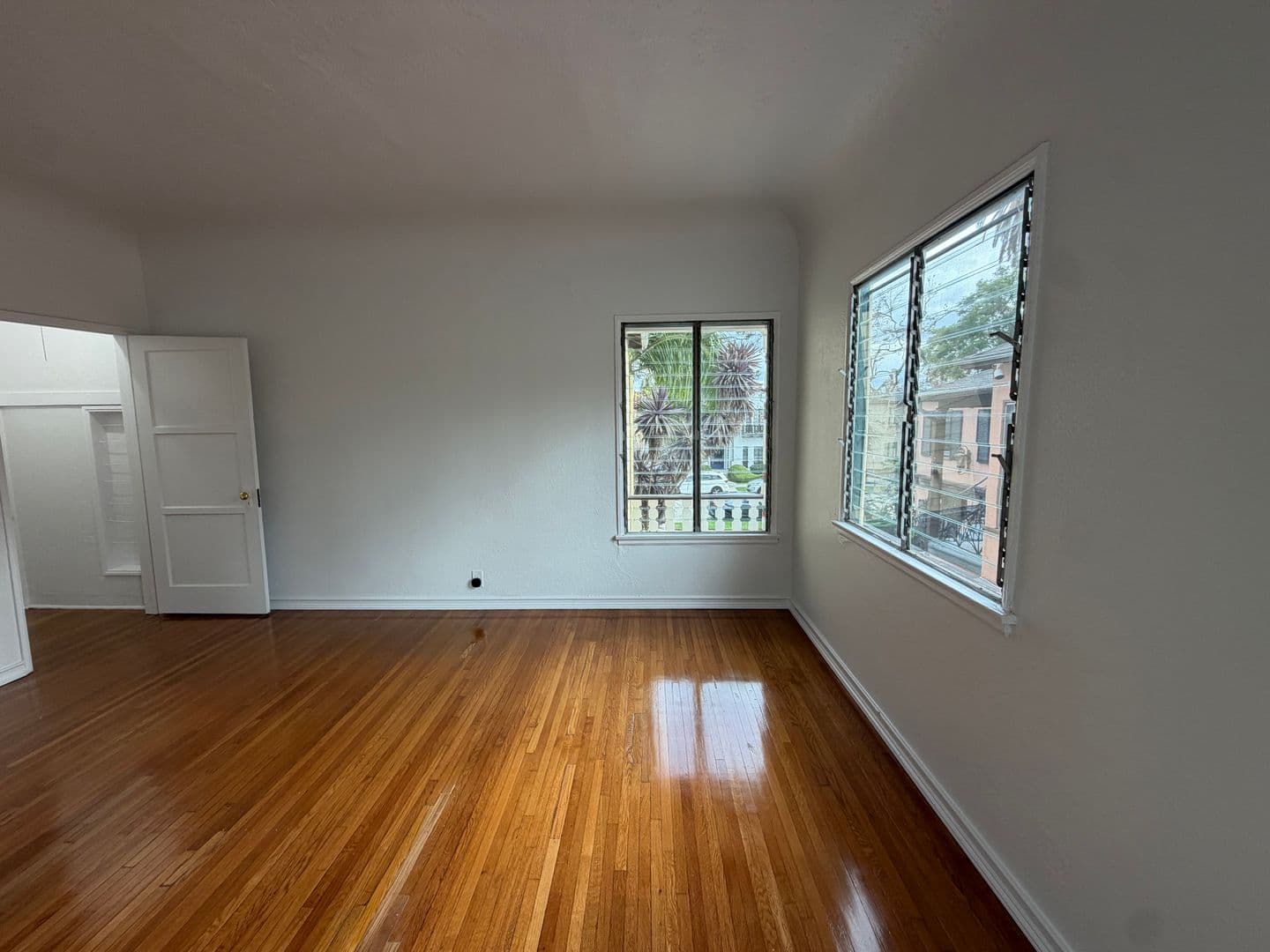 Los Angeles Apartment: 4269 Garthwaite Ave.