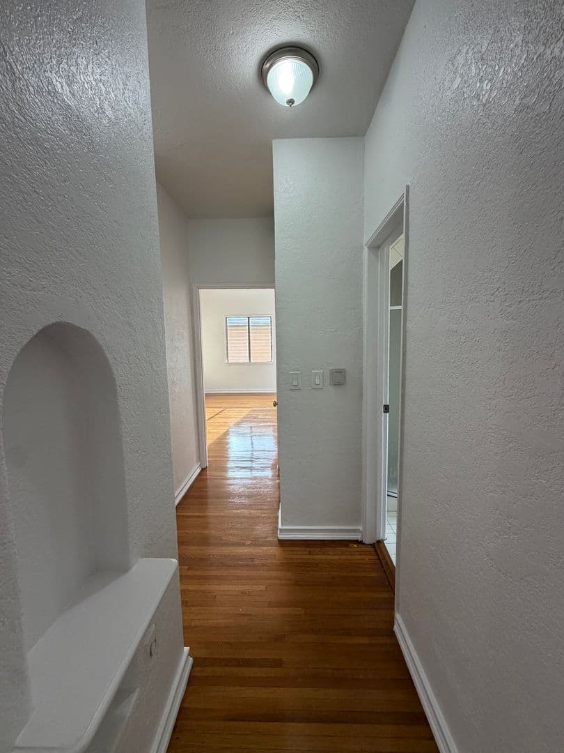 Los Angeles Apartment: 4269 Garthwaite Ave.