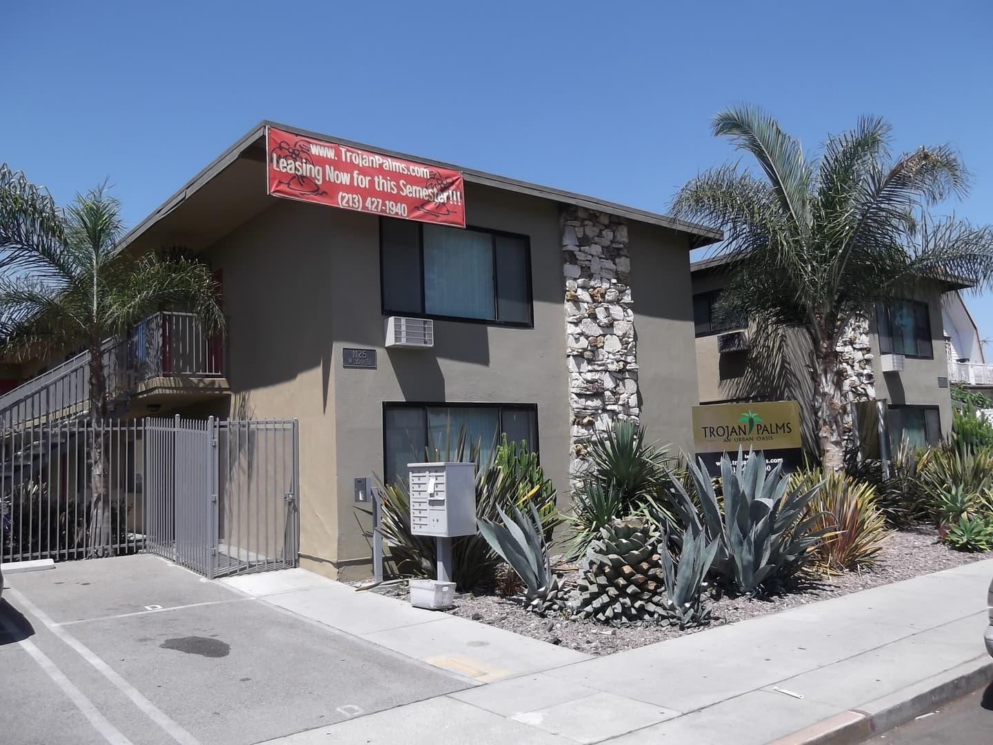 Los Angeles Apartment: 1115-1129 W. 30th Street