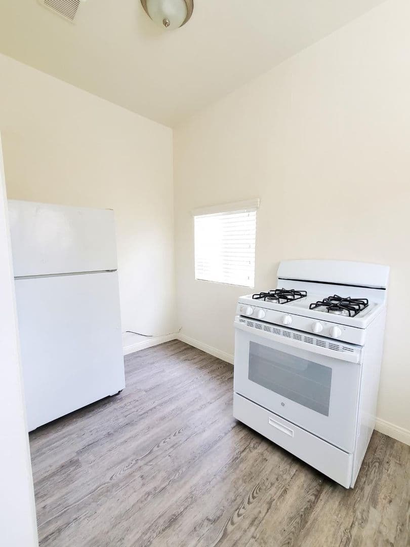 Los Angeles Apartment: 1017 W 25th Street