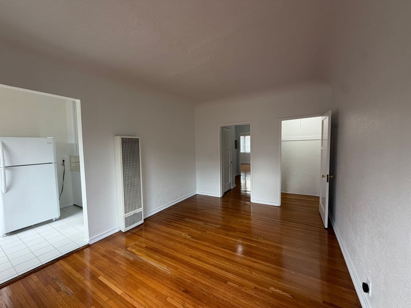 Los Angeles Apartment: 4269 Garthwaite Ave.