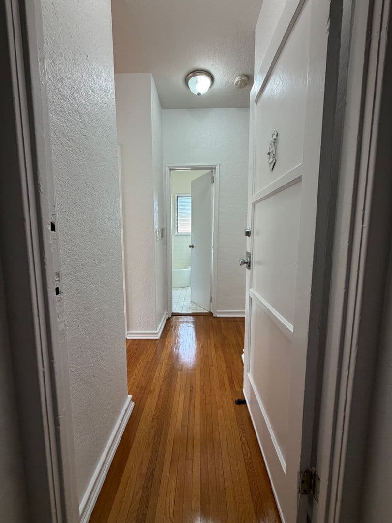 Los Angeles Apartment: 4269 Garthwaite Ave.