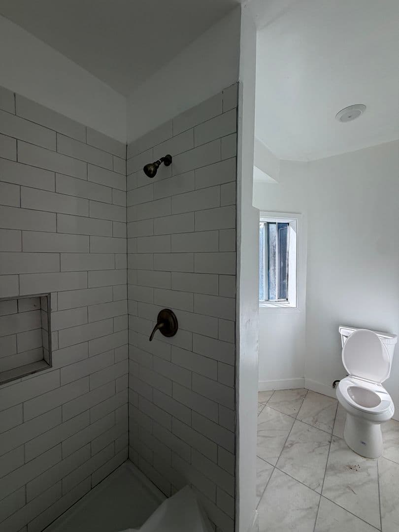 Los Angeles Apartment: 1663 W. 11th Place