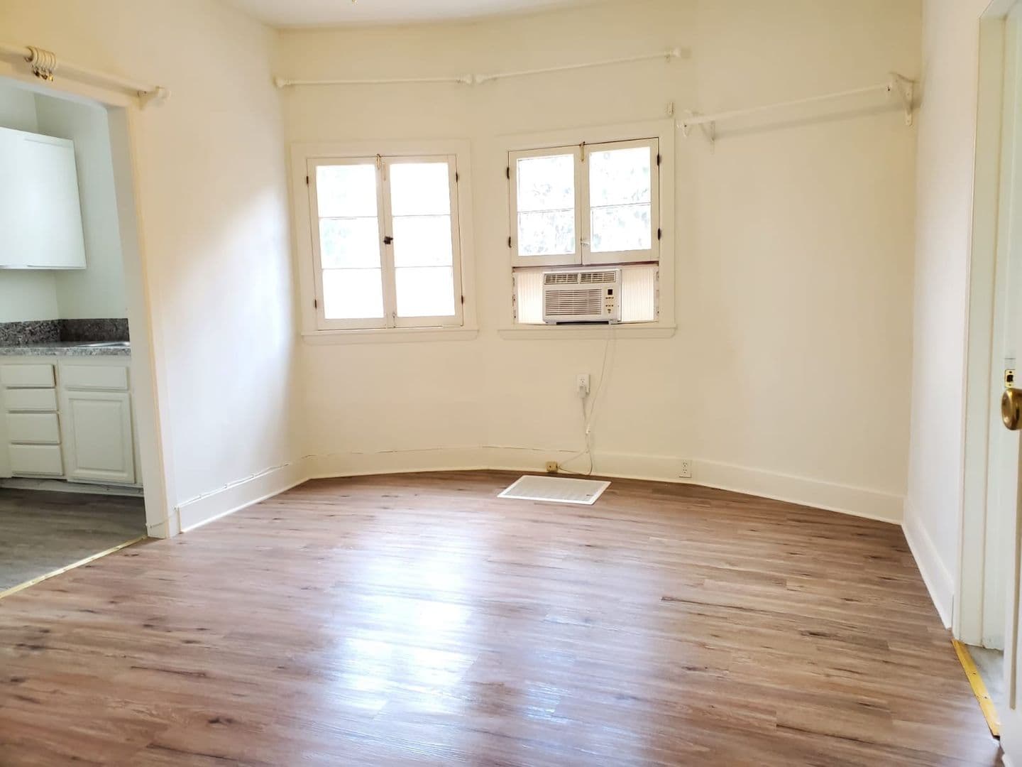 Los Angeles Apartment: 1017 W 25th Street