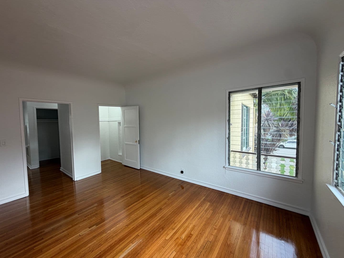 Los Angeles Apartment: 4269 Garthwaite Ave.