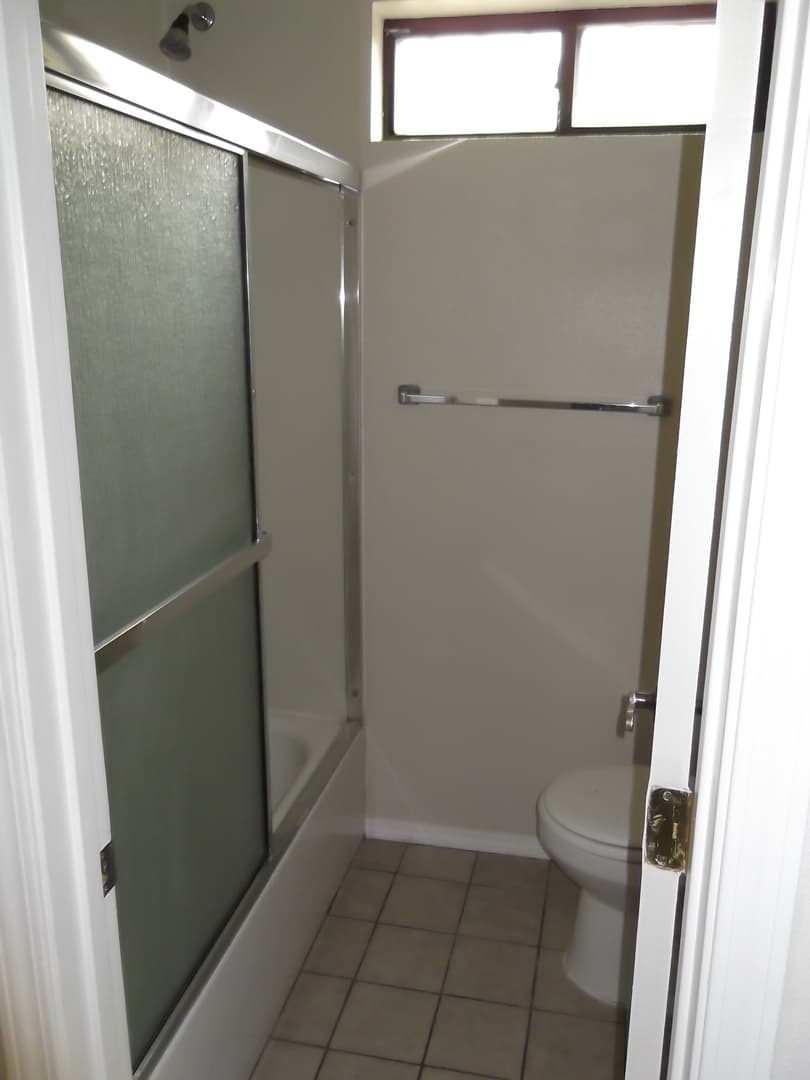Los Angeles Apartment: 1115-1129 W. 30th Street