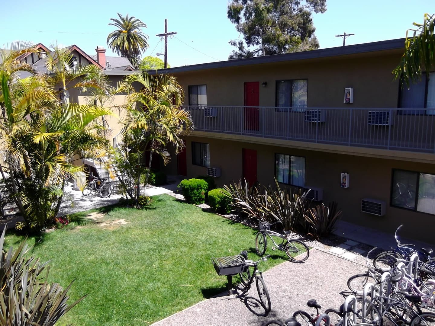 Los Angeles Apartment: 1115-1129 W. 30th Street