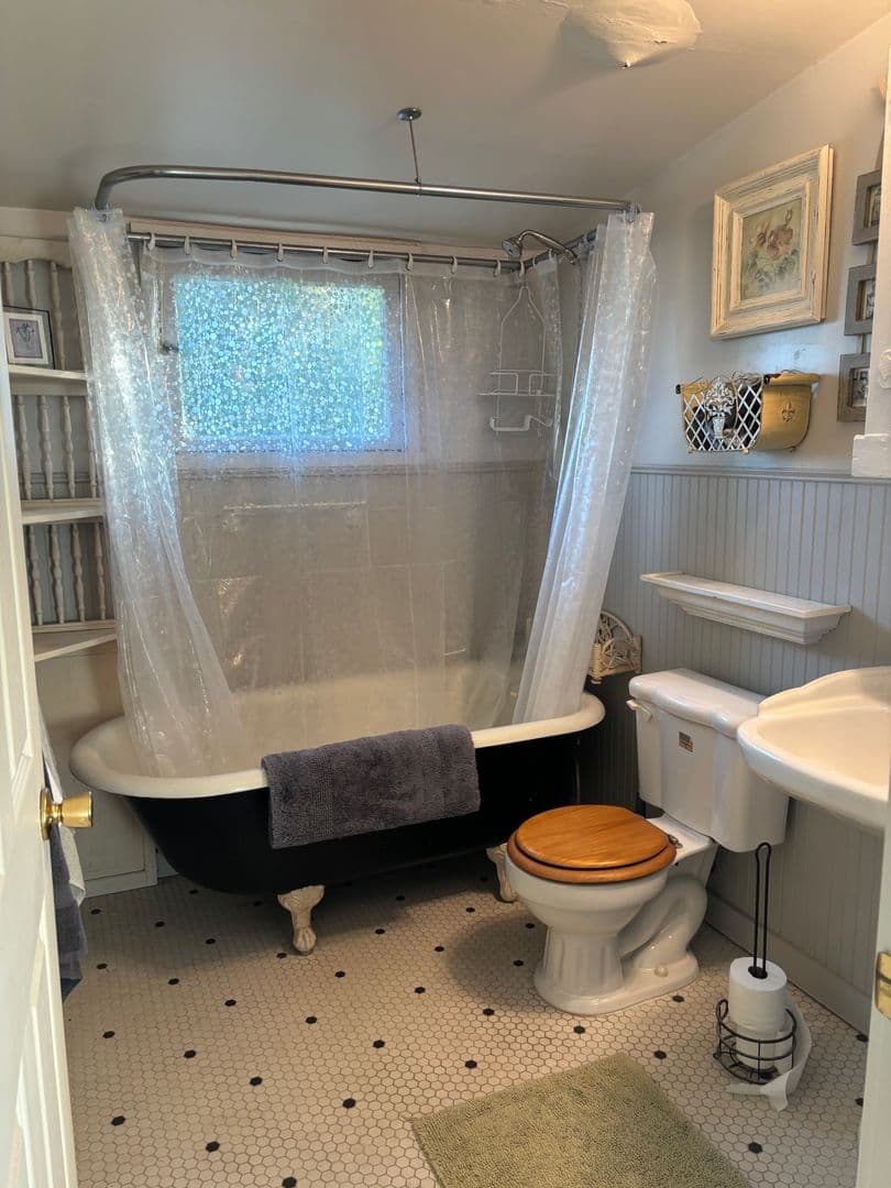 Oceanside House: 421 S Clementine