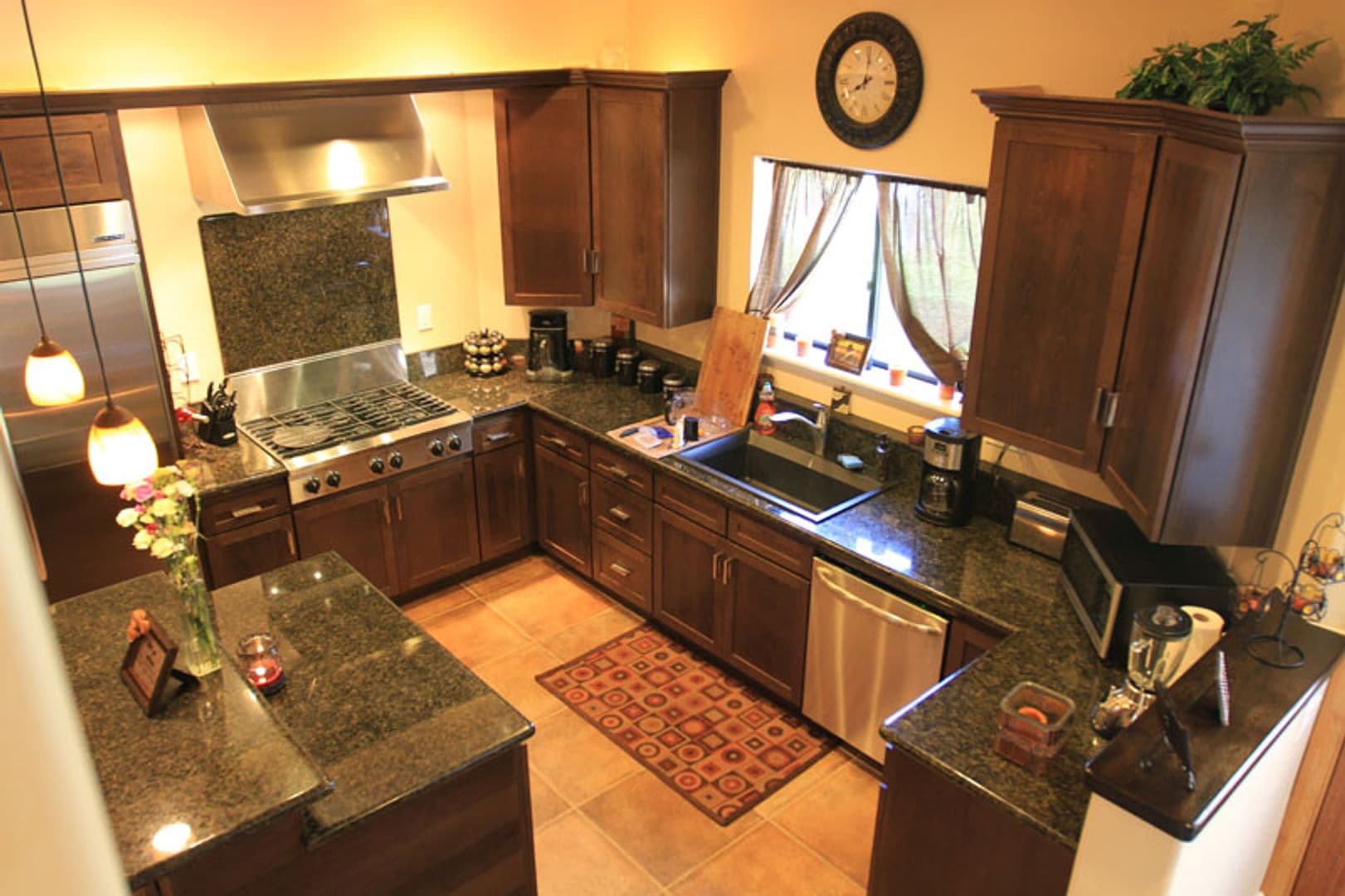 Vista House: 2355 Castlegate Lane