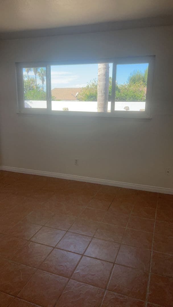Oceanside House: 605 Flora Dr.