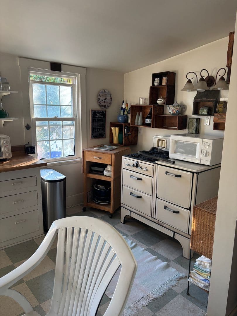 Oceanside House: 421 S Clementine