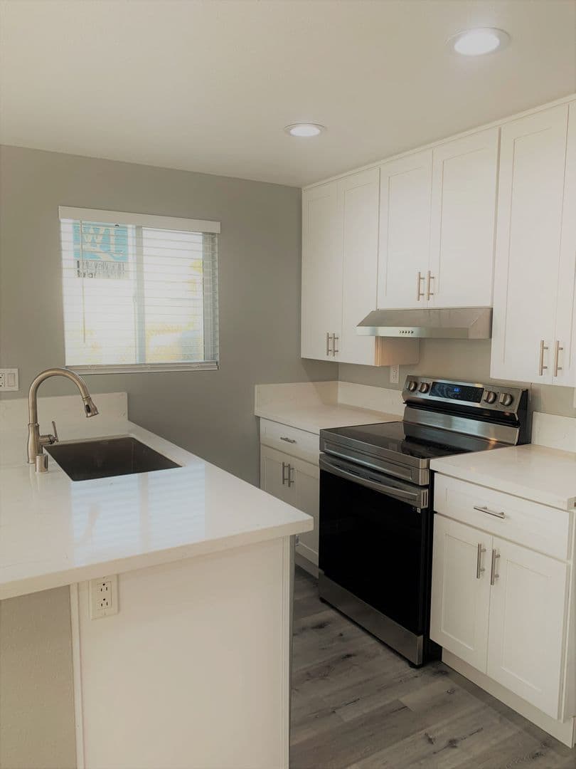 Oceanside Apartment: 1024 S. Cleveland