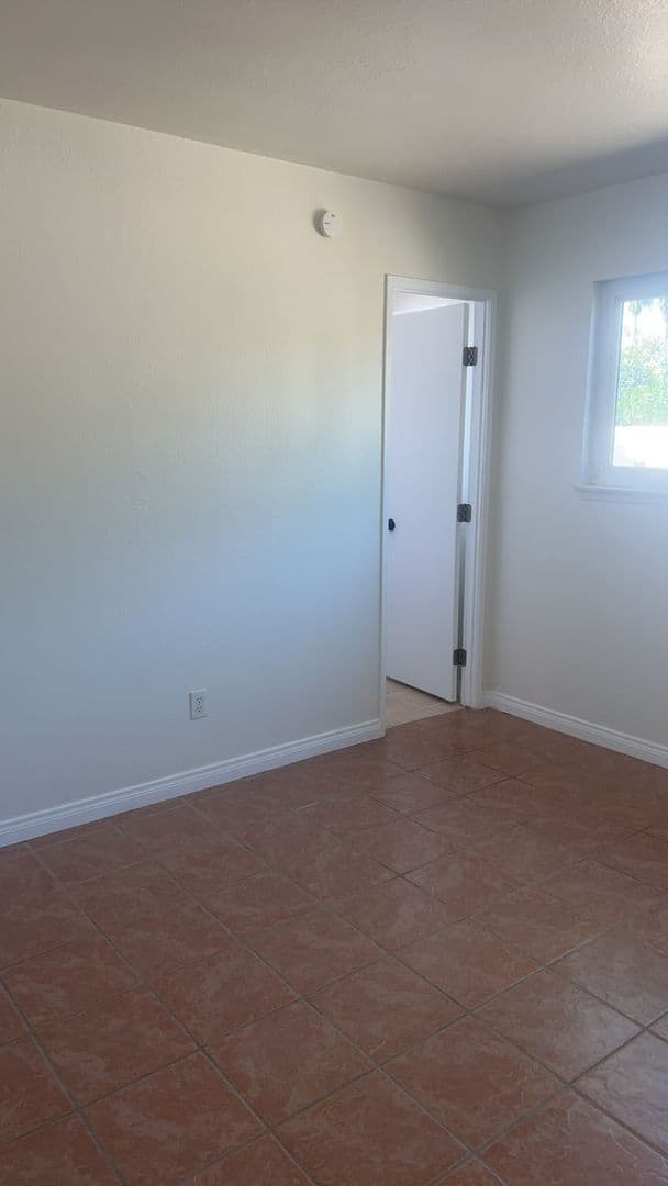 Oceanside House: 605 Flora Dr.