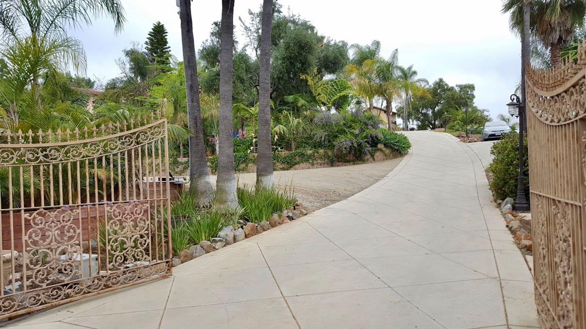 Vista House: 2355 Castlegate Lane