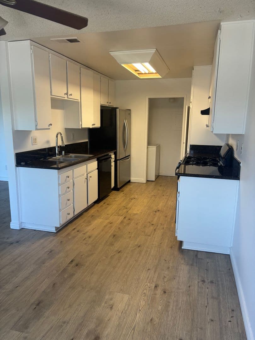 Oceanside House: 4220 Vista Del Rio Way #4
