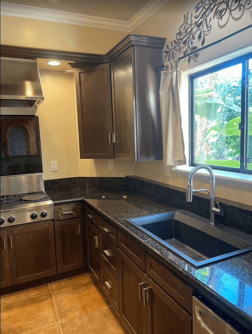 Vista House: 2355 Castlegate Lane