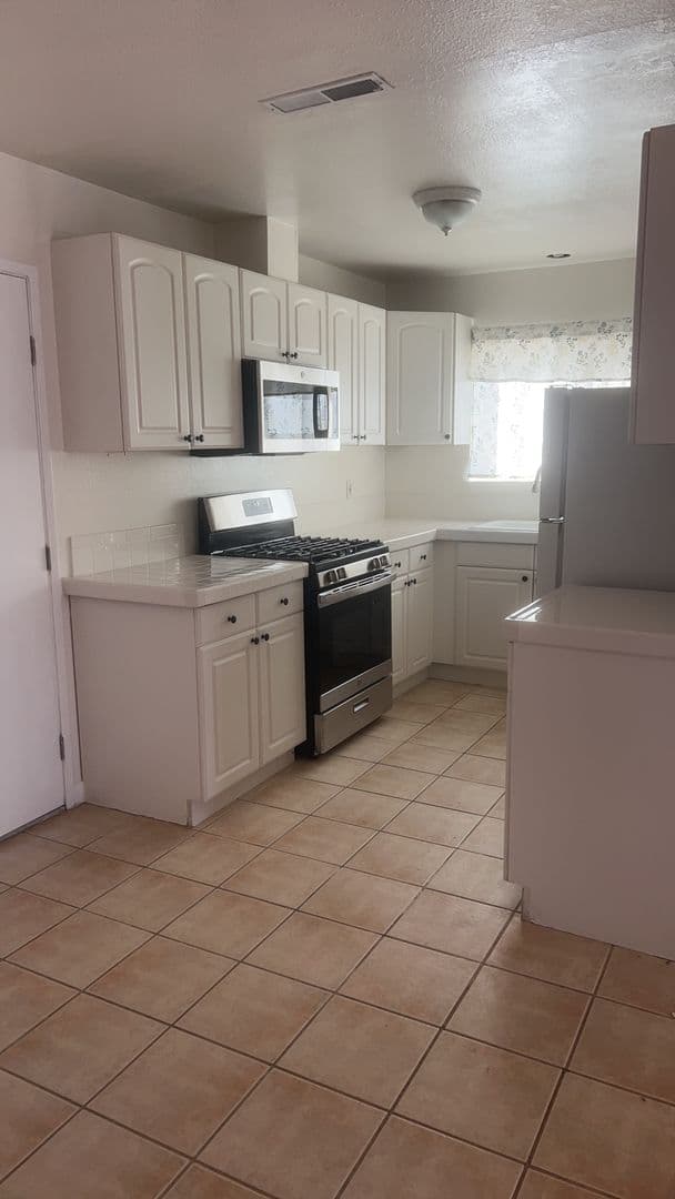 Oceanside House: 605 Flora Dr.