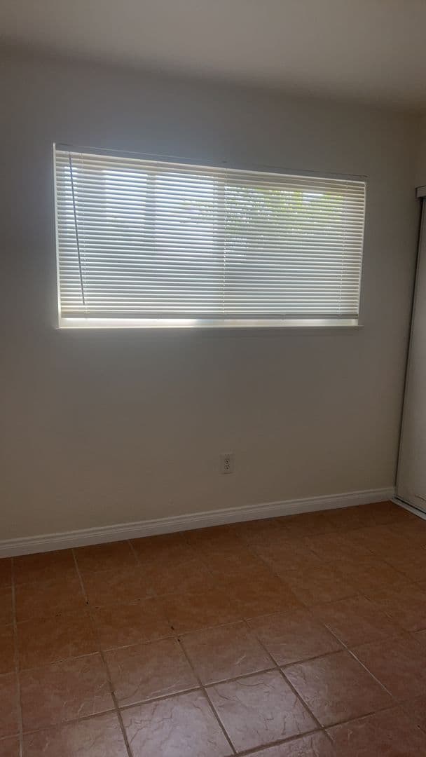 Oceanside House: 605 Flora Dr.