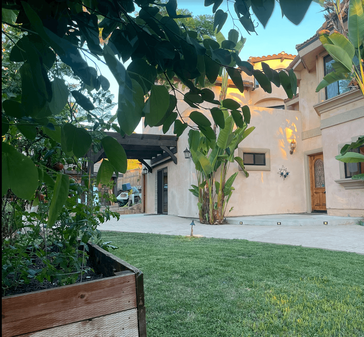 Vista House: 2355 Castlegate Lane