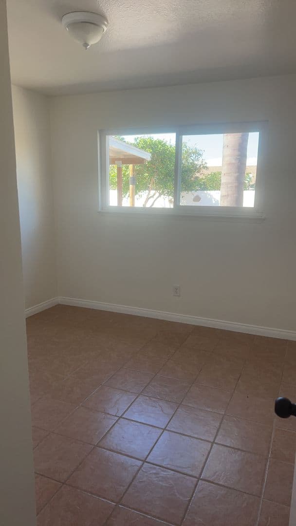Oceanside House: 605 Flora Dr.