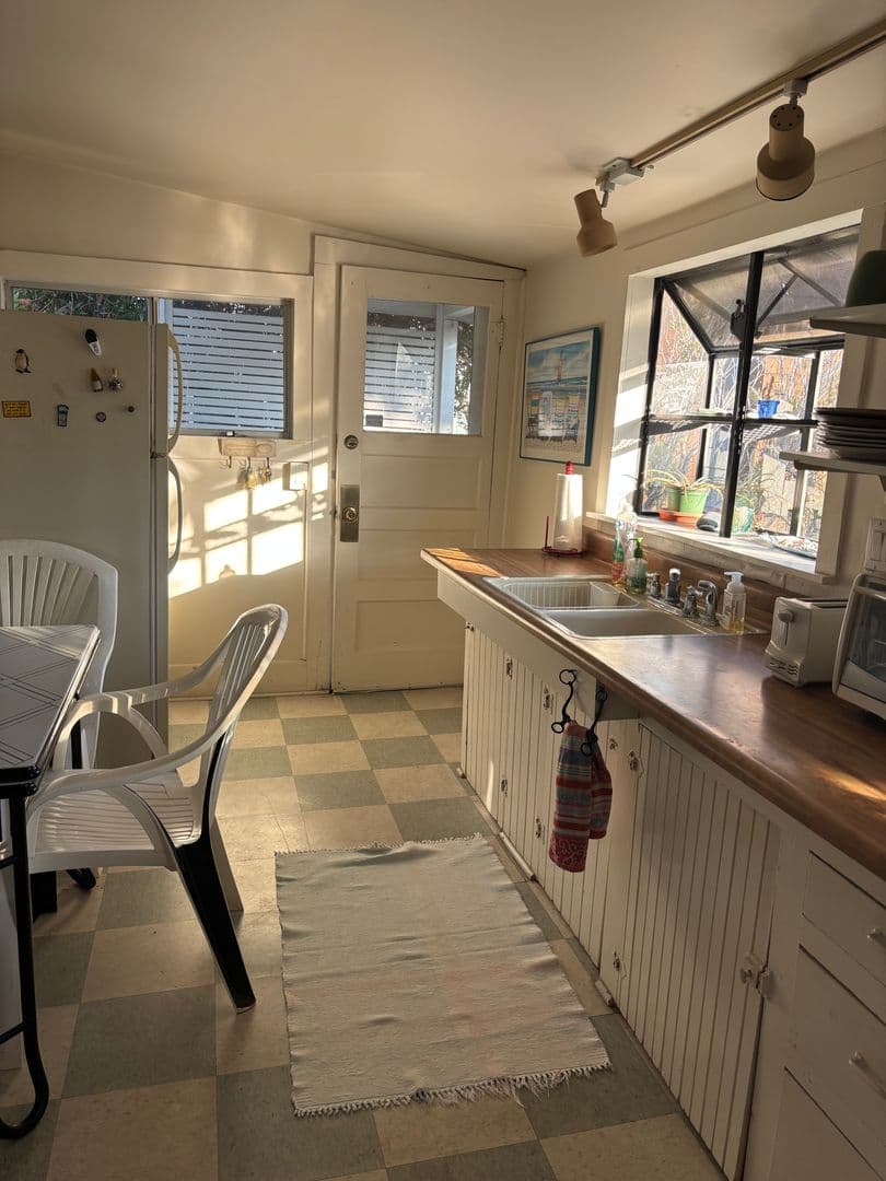 Oceanside House: 421 S Clementine