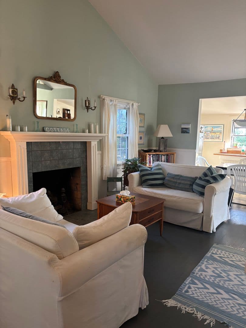 Oceanside House: 421 S Clementine