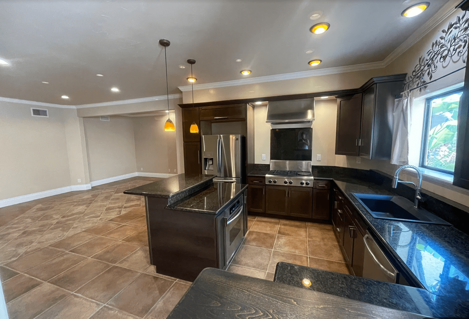 Vista House: 2355 Castlegate Lane
