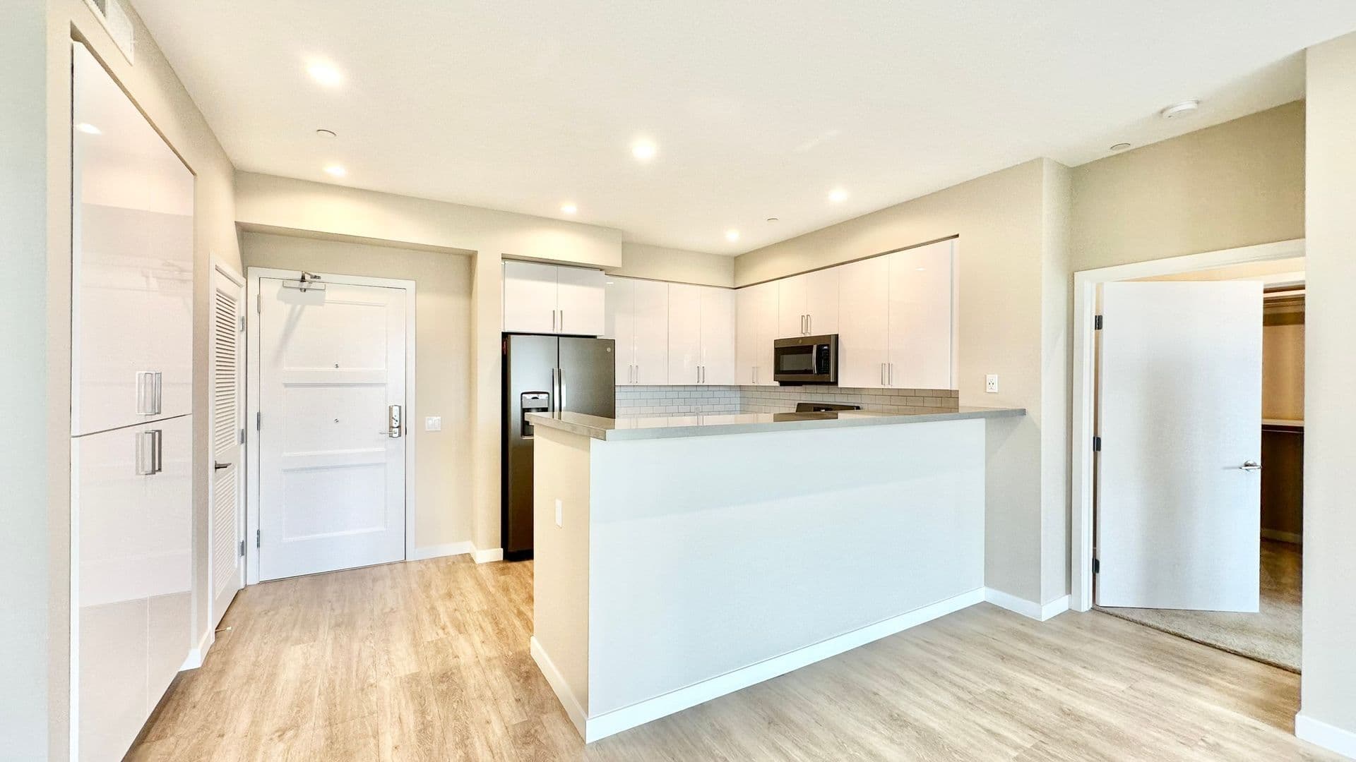 Oceanside House: 355 N. Cleveland #315