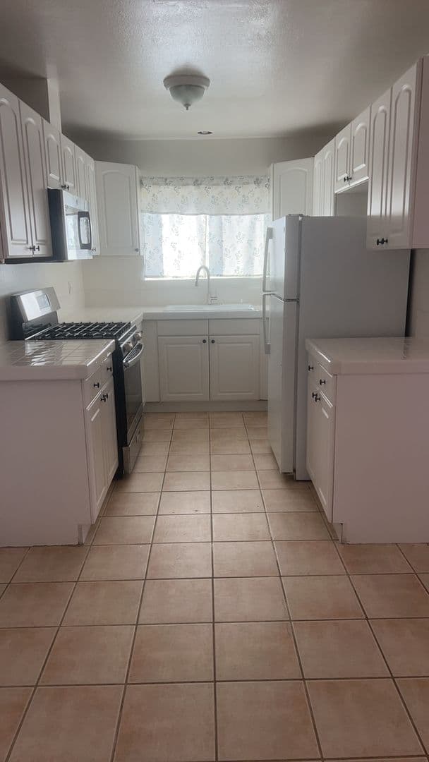 Oceanside House: 605 Flora Dr.