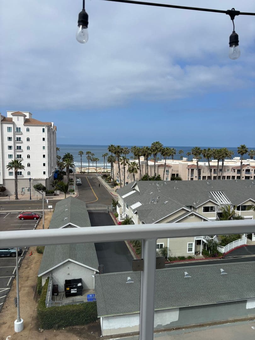 Oceanside House: 355 N. Cleveland #315