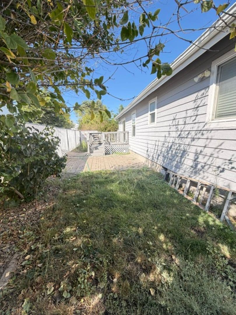 La Grande House: 1006 Frontier Court