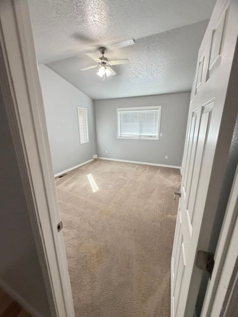 La Grande House: 1006 Frontier Court