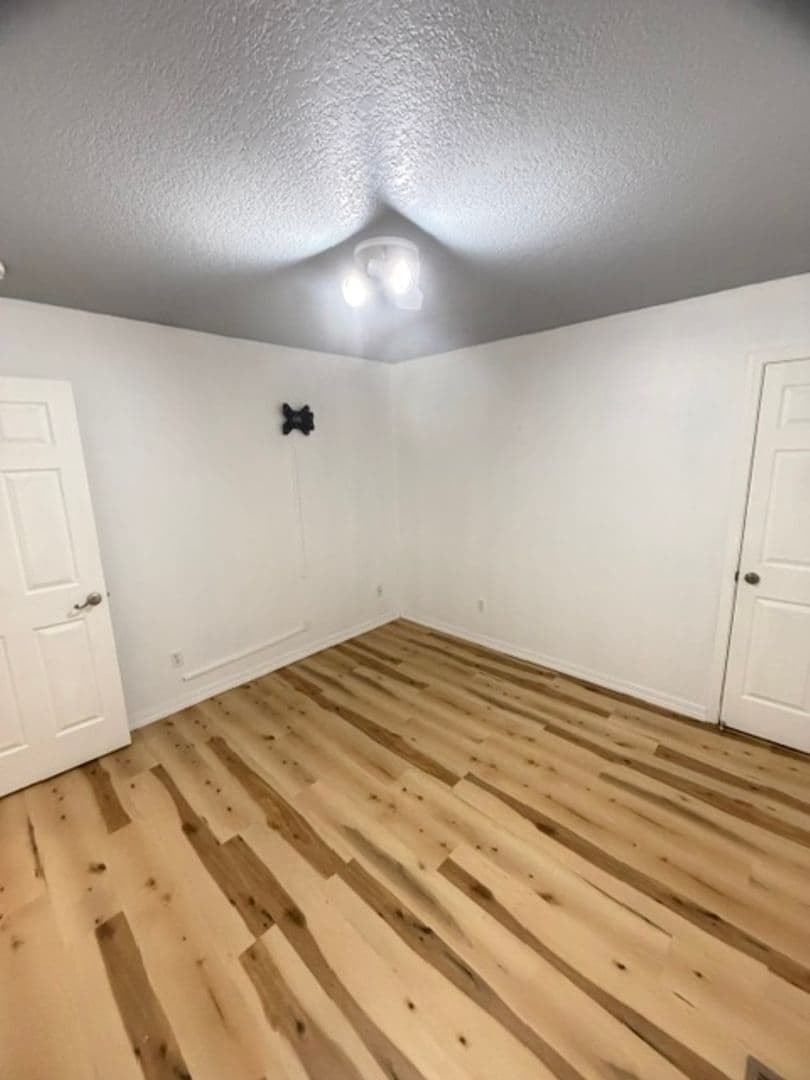 La Grande House: 1006 Frontier Court