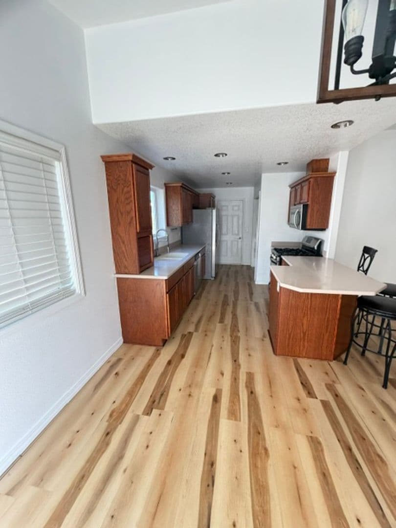 La Grande House: 1006 Frontier Court