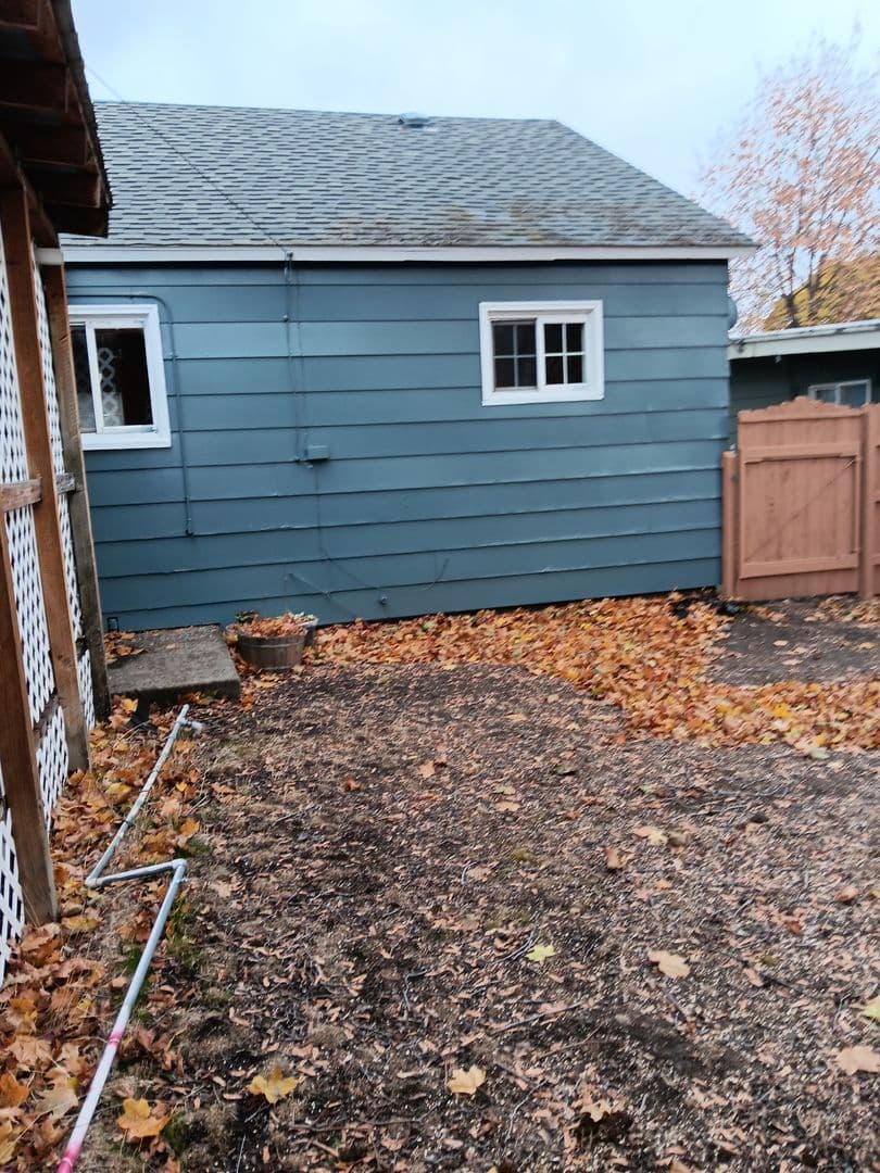 La Grande House: 3006 N 2nd St