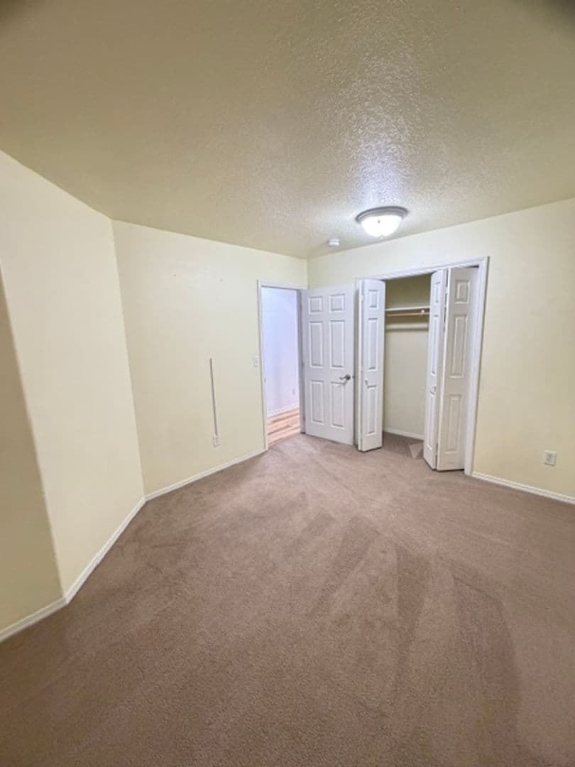 La Grande House: 1006 Frontier Court