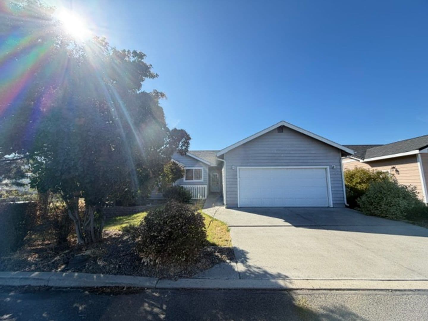 La Grande House: 1006 Frontier Court
