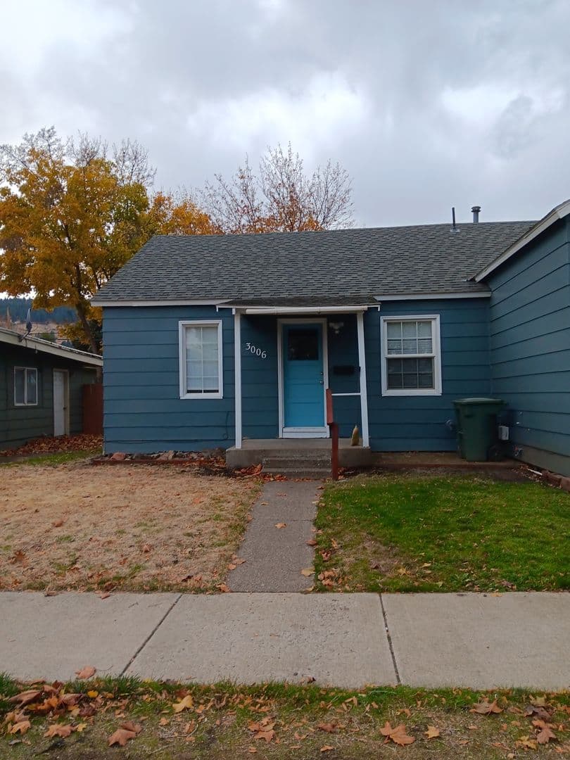 La Grande House: 3006 N 2nd St