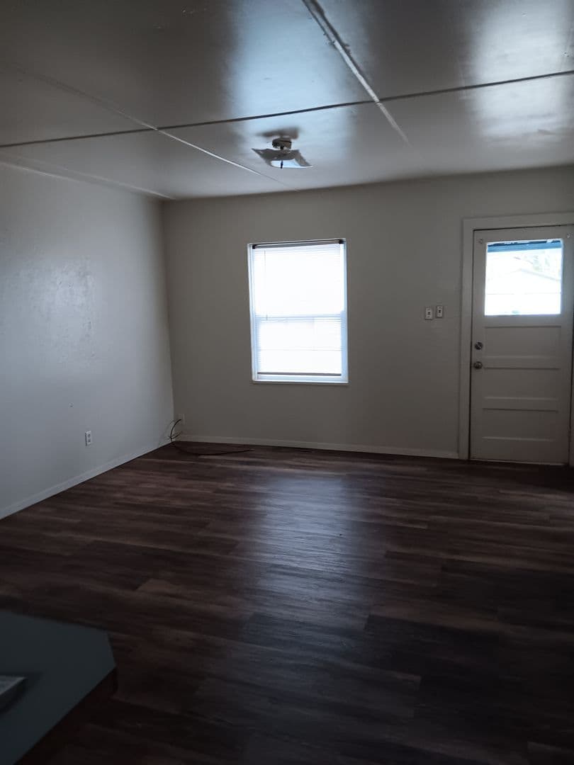 La Grande House: 3006 N 2nd St