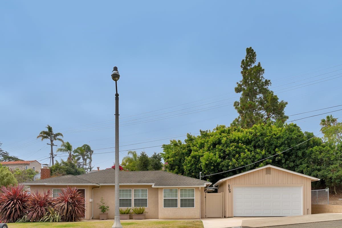 San Diego House: 3709 Oleander Drive
