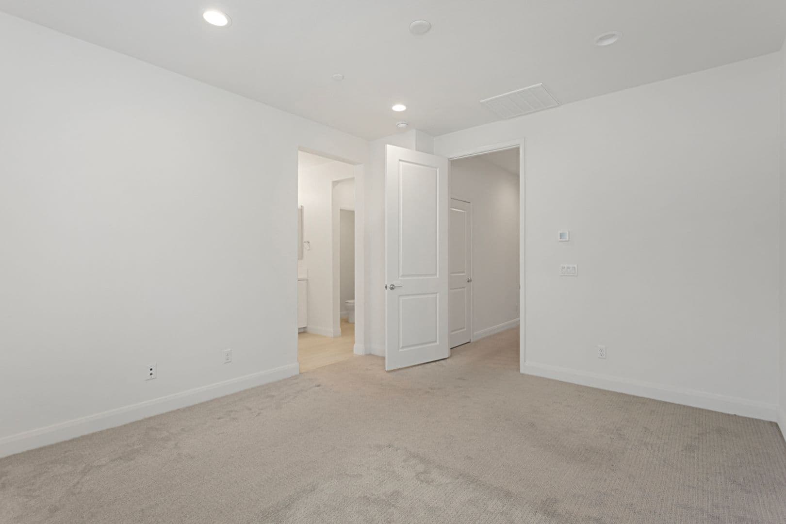 Vista Apartment: 2116 Solara Ln