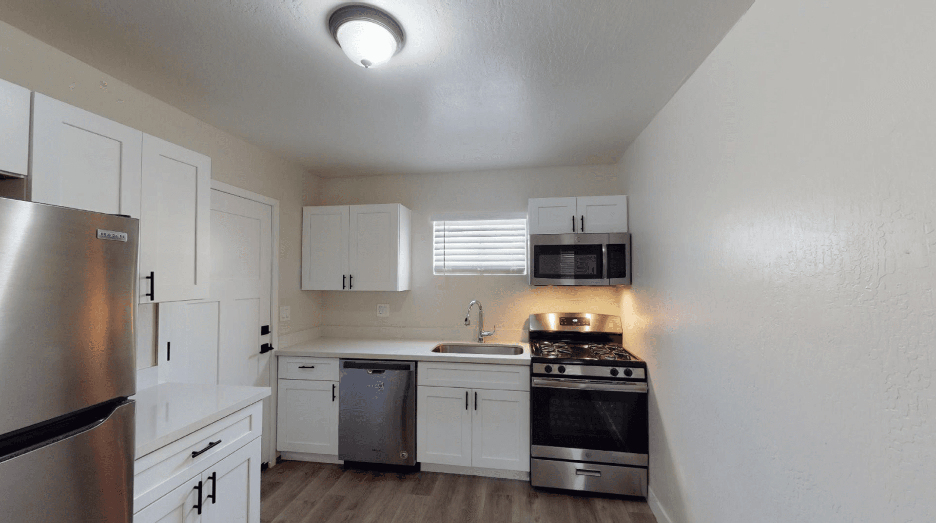 Phoenix Apartment: 906 E Roma Ave