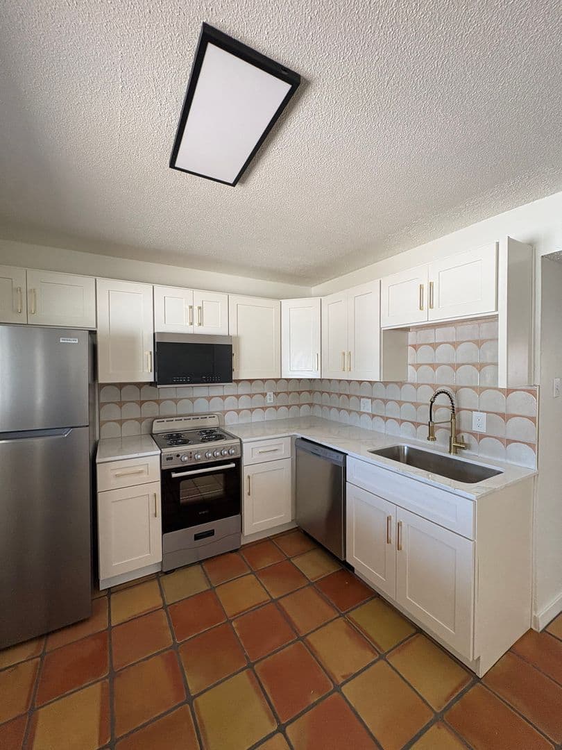 Tempe Apartment: 1867 E University Dr