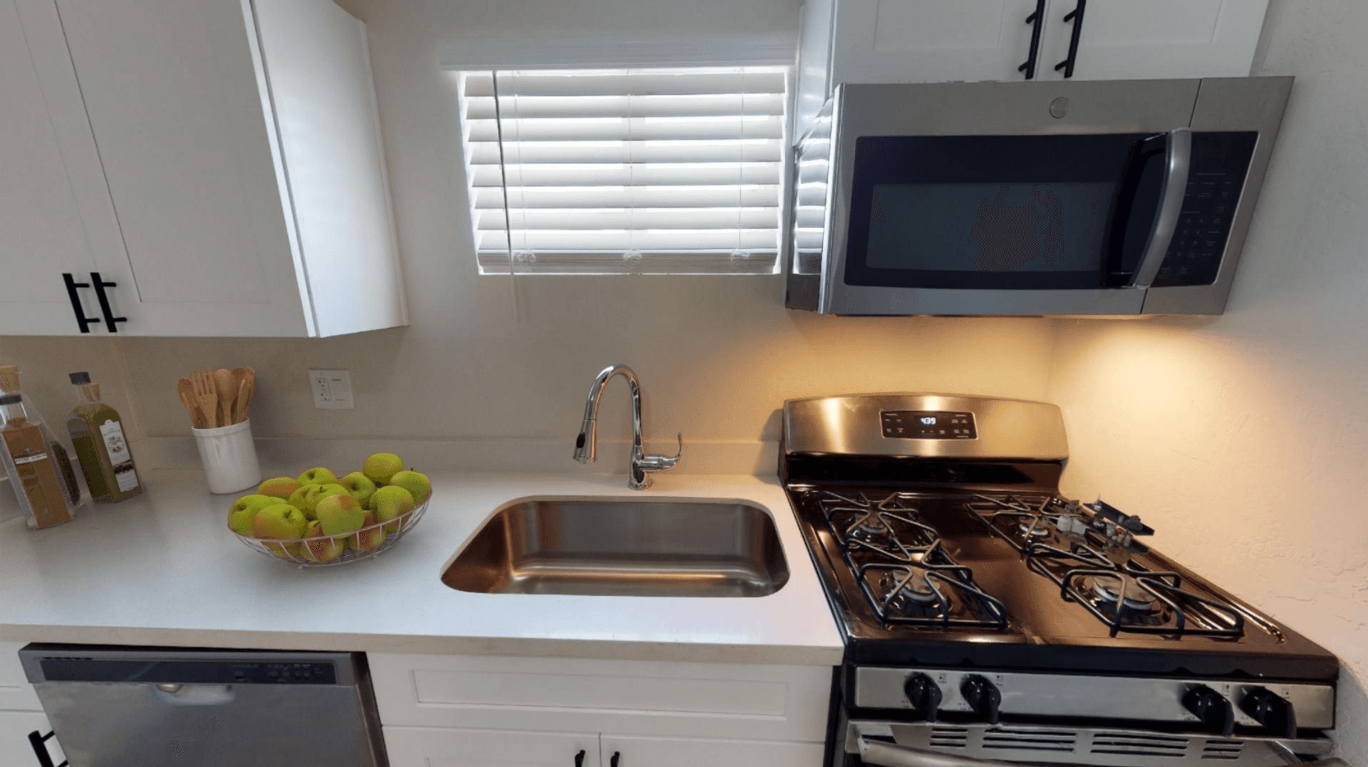 Phoenix Apartment: 906 E Roma Ave