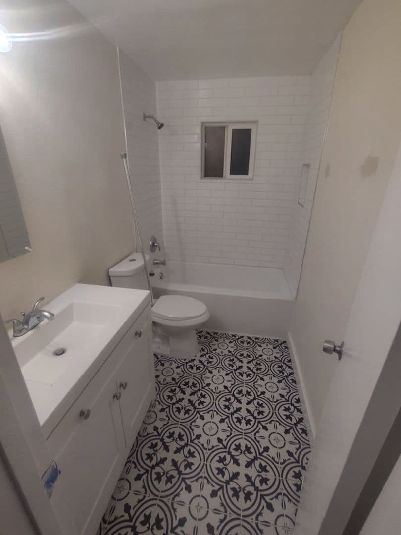 Scottsdale Apartment: 7232 E Belleview