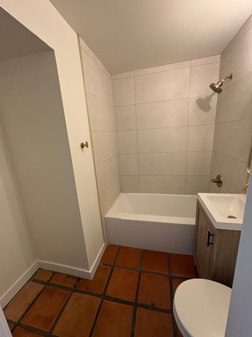 Tempe Apartment: 1867 E University Dr
